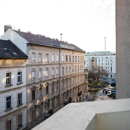 Modern, Design Lakas A Margit-sziget Mellett アパート