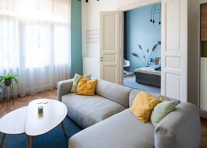 Modern, Design Lakas A Margit-sziget Mellett