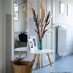 Modern, Design Lakas A Margit-sziget Mellett
