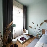 Modern, Design Lakas A Margit-sziget Mellett Budapest