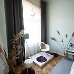 Modern, Design Lakas A Margit-sziget Mellett *