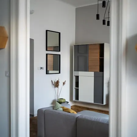 Modern, Design Lakas A Margit-sziget Mellett *