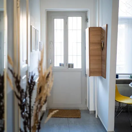 Modern, Design Lakas A Margit-sziget Mellett