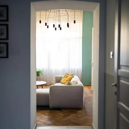 Modern, Design Lakas A Margit-sziget Mellett