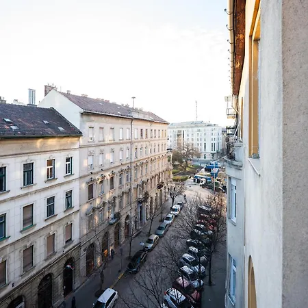 Apartment Modern, Design Lakas A Margit-sziget Mellett *