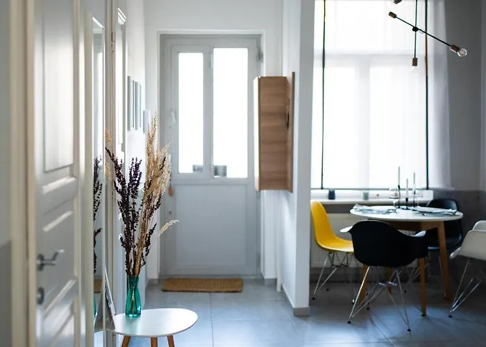 Modern, Design Lakas A Margit-sziget Mellett *