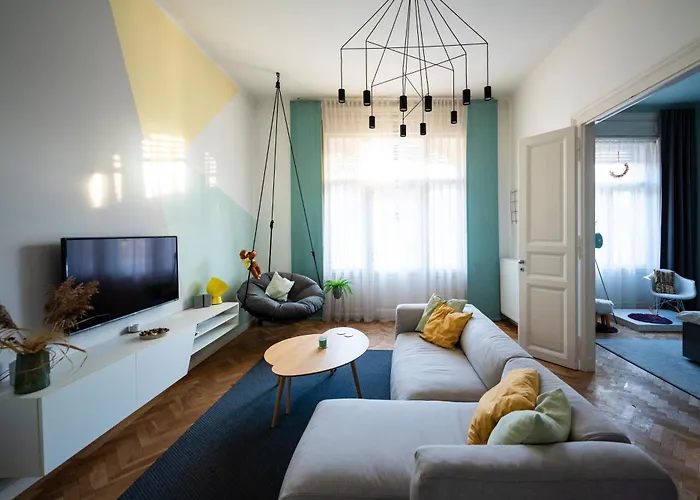 Modern, Design Lakas A Margit-sziget Mellett *