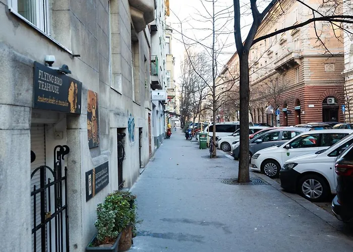 Modern, Design Lakas A Margit-sziget Mellett