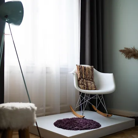 Modern, Design Lakas A Margit-sziget Mellett