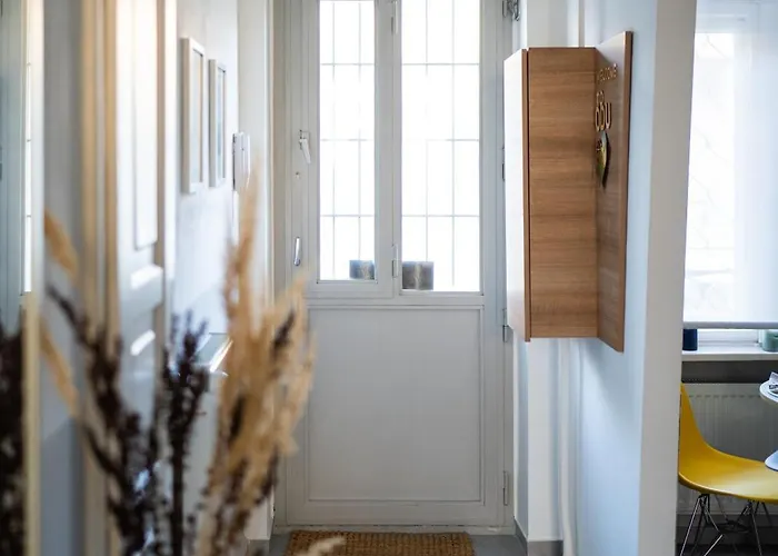 Modern, Design Lakas A Margit-sziget Mellett