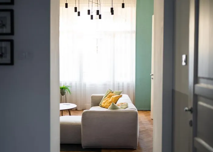 Modern, Design Lakas A Margit-sziget Mellett