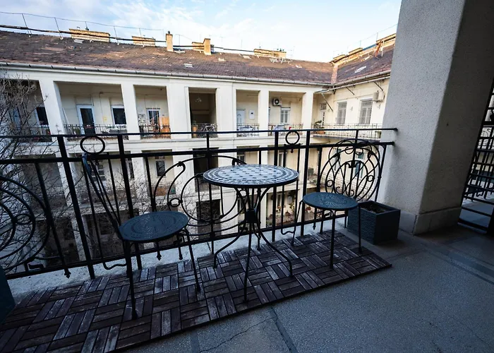 Modern, Design Lakas A Margit-sziget Mellett * Budapesta